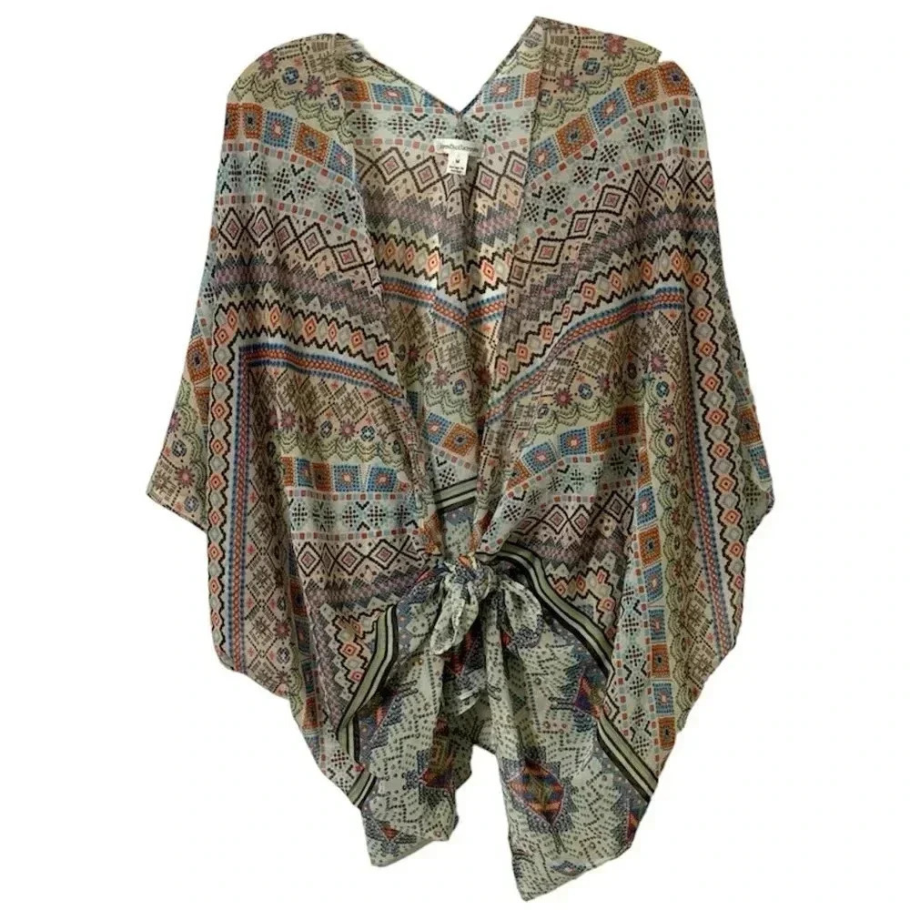 JohnPaulRichard Size Medium beautiful poncho features intricate patterns